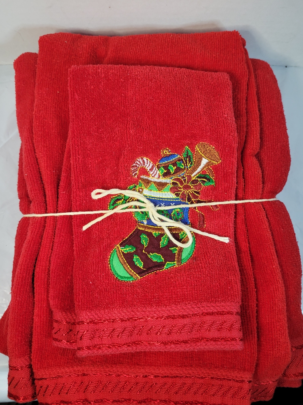 Vintage 100% Cotton Christmas Towel, Hand Towel, And Wash Cloth (R)